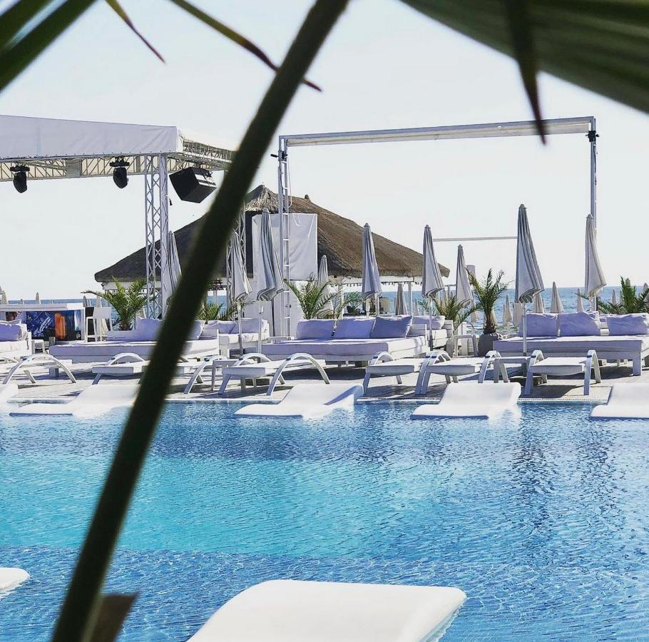 Summerland Luxury Velvet Front Sea View Apartment Mamaia Exterior photo