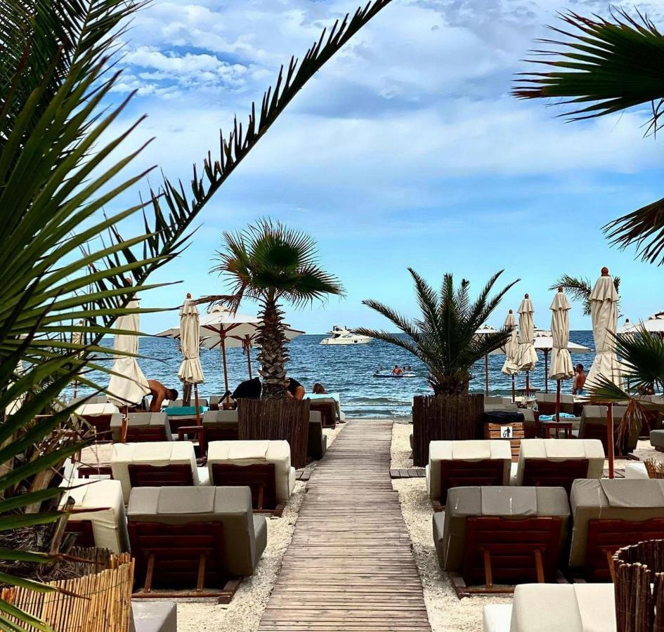 Summerland Luxury Velvet Front Sea View Apartment Mamaia Exterior photo