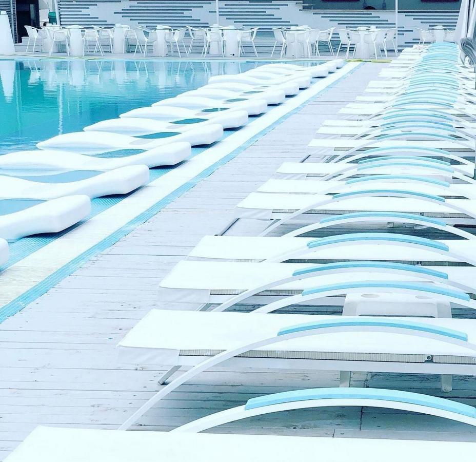 Summerland Luxury Velvet Front Sea View Apartment Mamaia Exterior photo